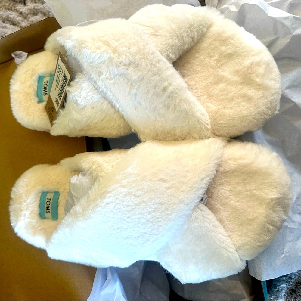 NWT TOMS Ivory Slippers